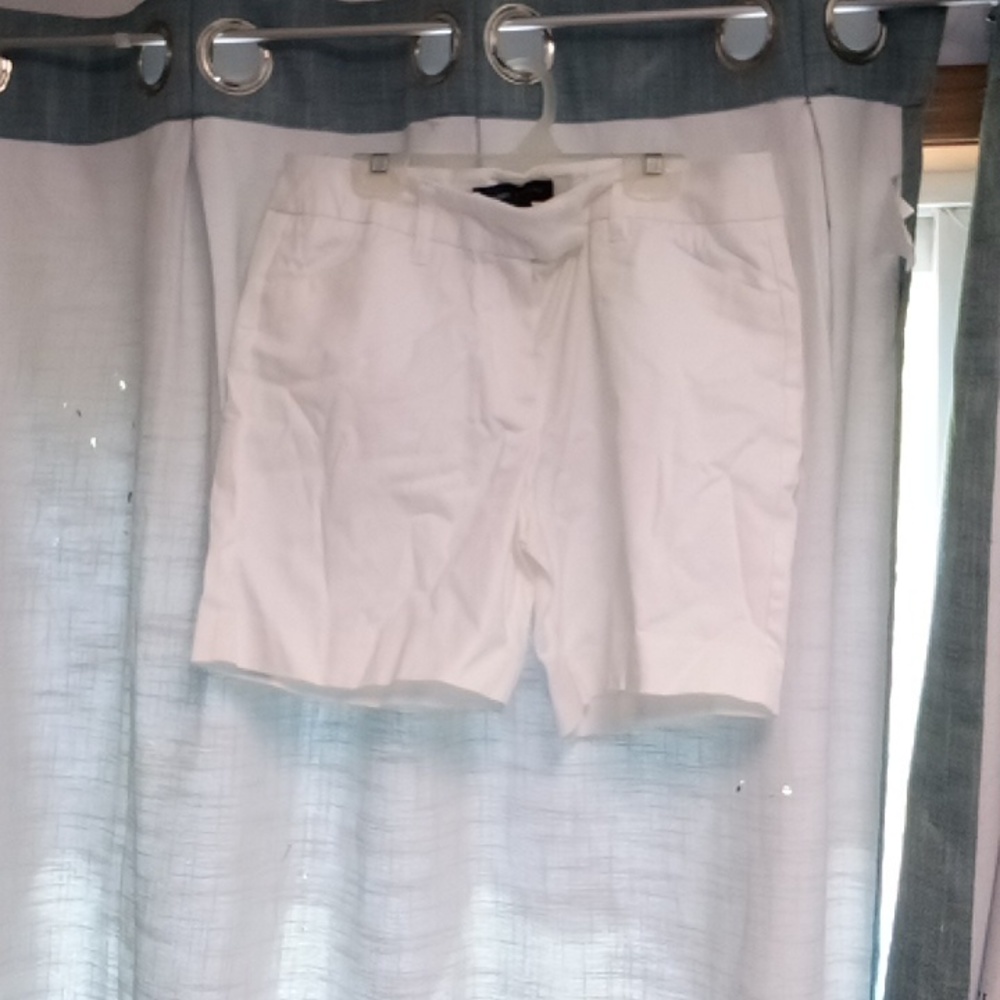Larry Levine women's white shorts size 6